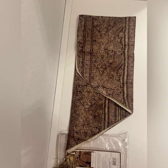 Croscill  Tangier Ascot Valance - Picture 6 of 10